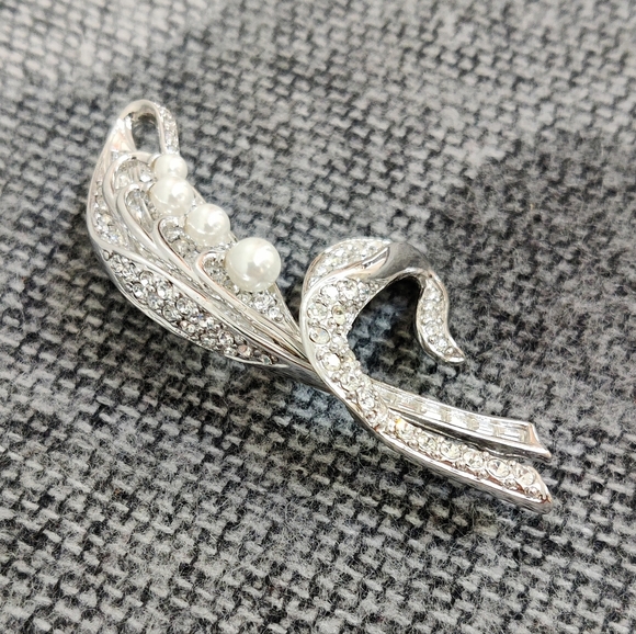 Nolan Miller Brooch - Picture 4 of 8